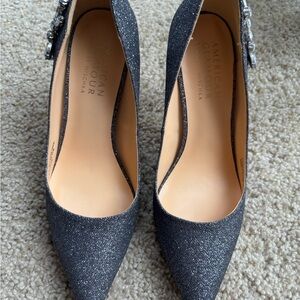 Badgley Mischka Black and Silver Heels Elegant Design